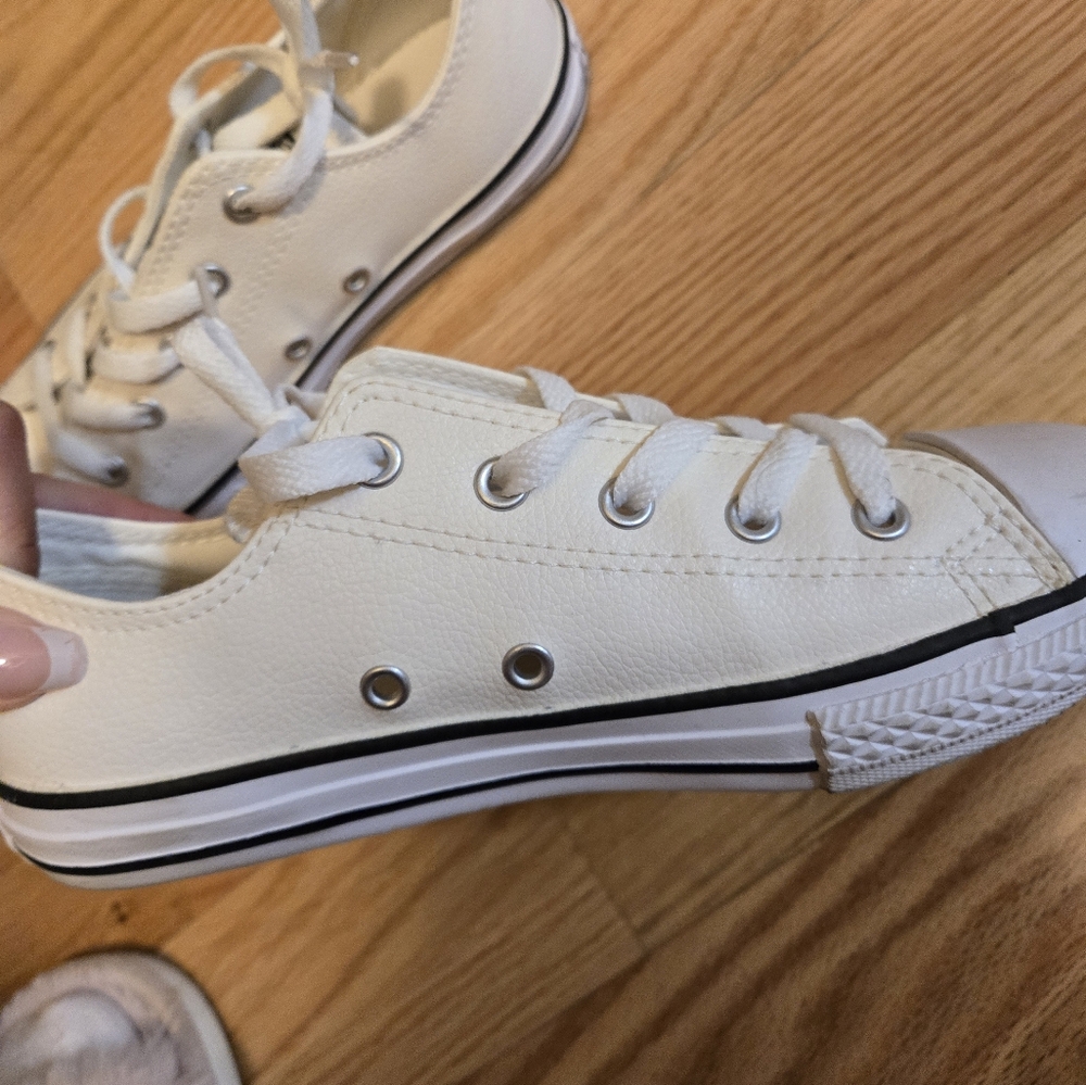 Converse - Picture 2 of 4